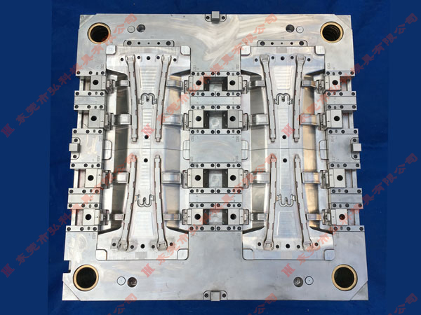 Automobile manufacturing boosts the development of injection mold industry